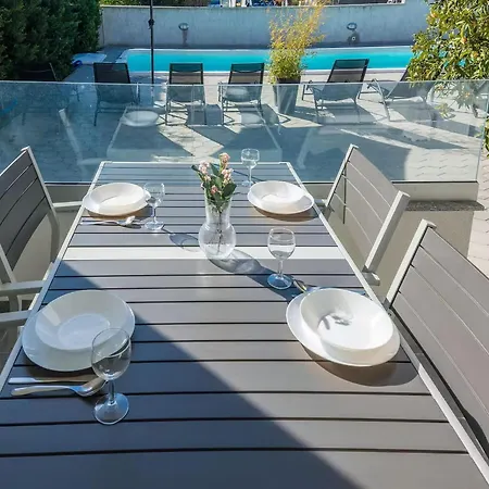 Coastal Couple Retreat In Semesterbostad *